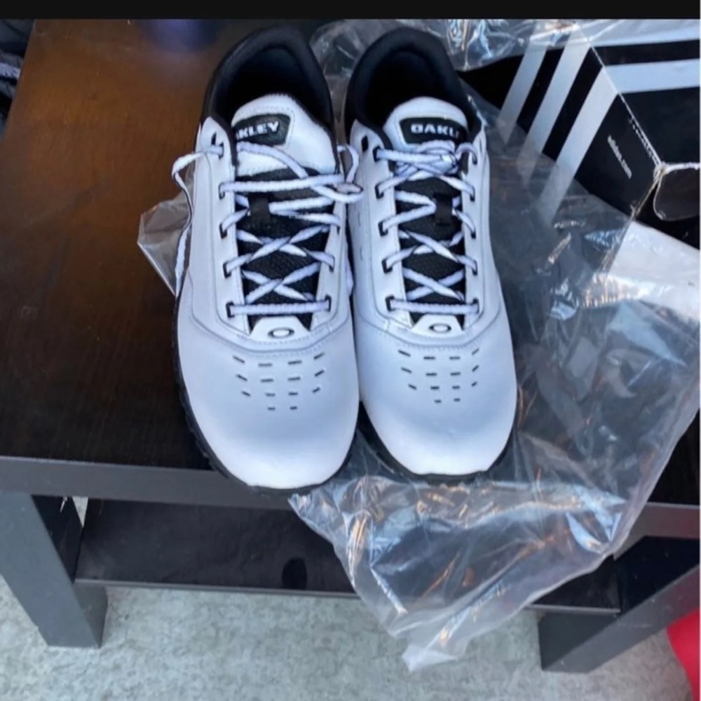 Men’s golf shoes